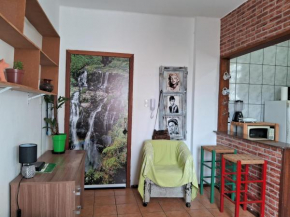 Prático e bem localizado Studio, na CB